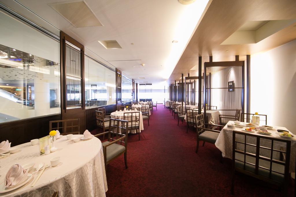 เอเวอร์กรีน พลาซ่า โฮเต็ล Hotel ไถหนาน ภายนอก รูปภาพ Interior of the restaurant