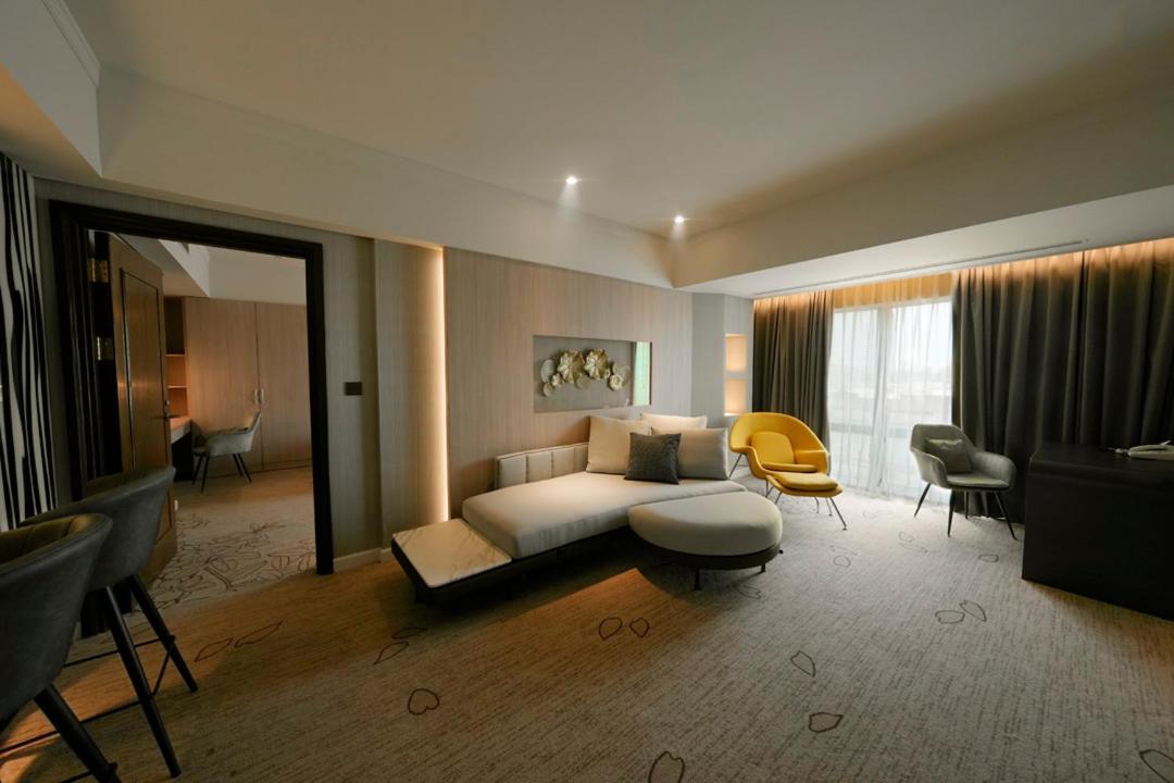 เอเวอร์กรีน พลาซ่า โฮเต็ล Hotel ไถหนาน ภายนอก รูปภาพ A suite at the hotel