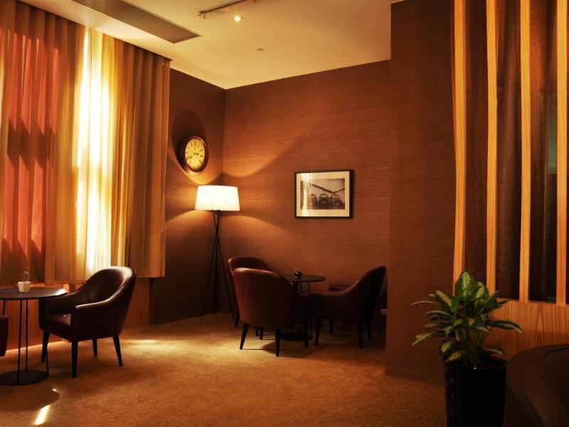 เอเวอร์กรีน พลาซ่า โฮเต็ล Hotel ไถหนาน ภายนอก รูปภาพ The lounge at the airport