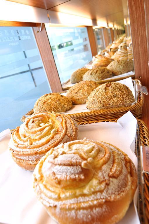 เอเวอร์กรีน พลาซ่า โฮเต็ล Hotel ไถหนาน ภายนอก รูปภาพ Buns