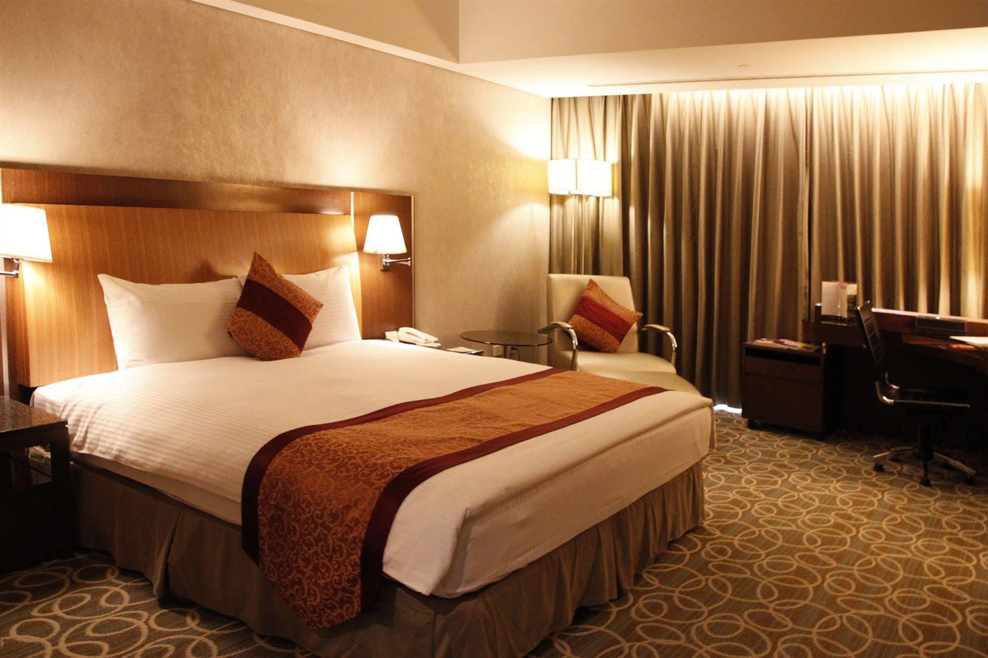 เอเวอร์กรีน พลาซ่า โฮเต็ล Hotel ไถหนาน ภายนอก รูปภาพ Deluxe room