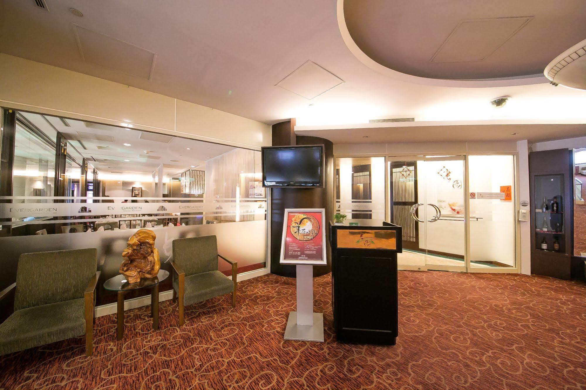 เอเวอร์กรีน พลาซ่า โฮเต็ล Hotel ไถหนาน ภายนอก รูปภาพ The interior of the lounge