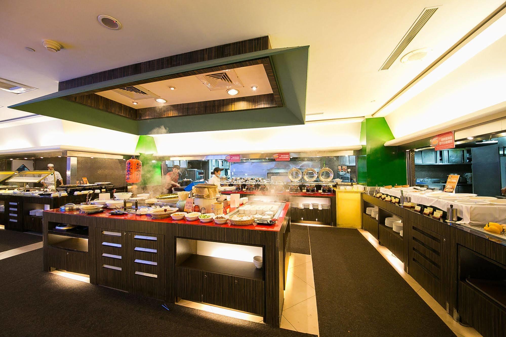 เอเวอร์กรีน พลาซ่า โฮเต็ล Hotel ไถหนาน ภายนอก รูปภาพ A buffet restaurant in Singapore