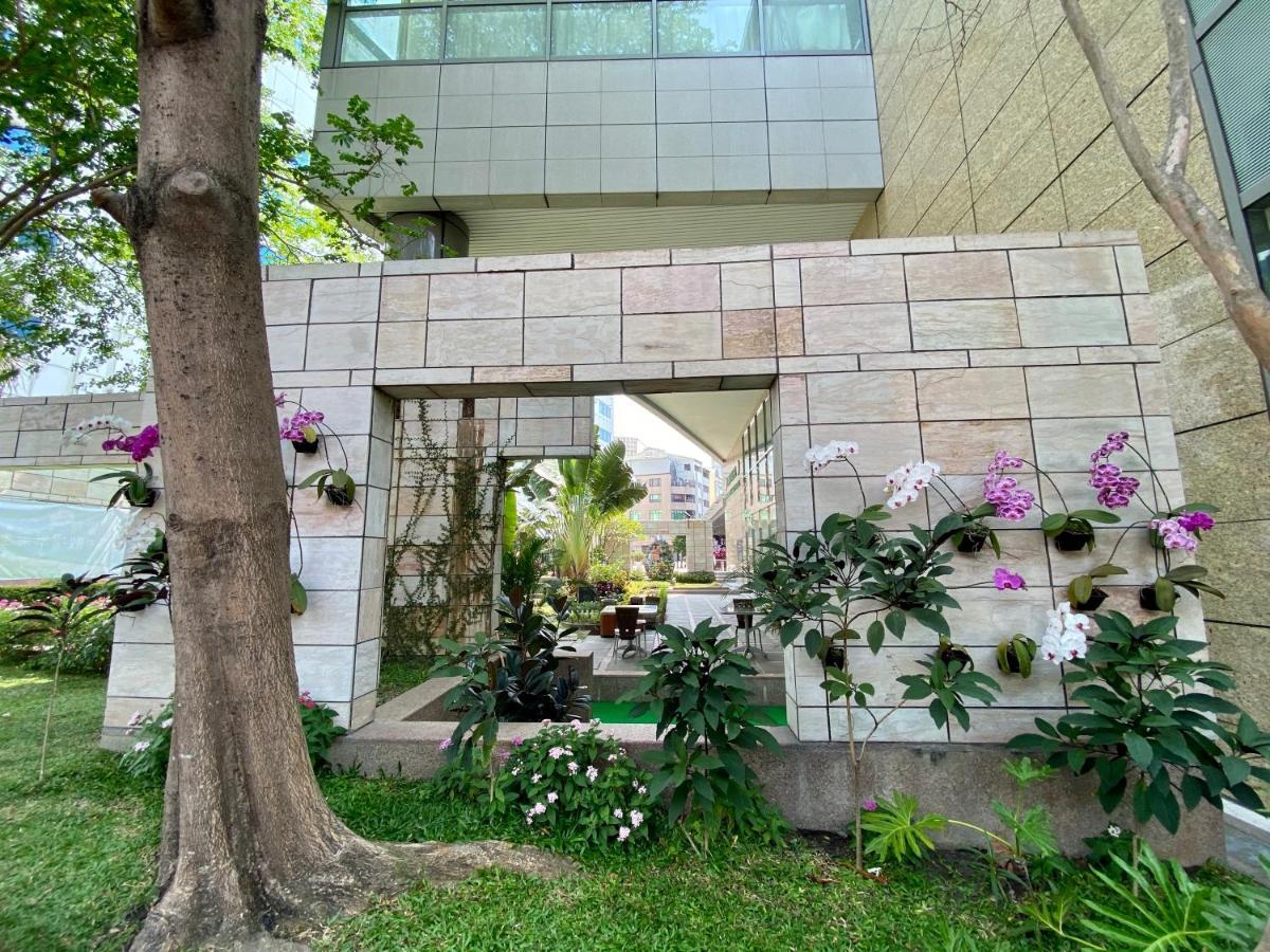 เอเวอร์กรีน พลาซ่า โฮเต็ล Hotel ไถหนาน ภายนอก รูปภาพ The entrance to the museum