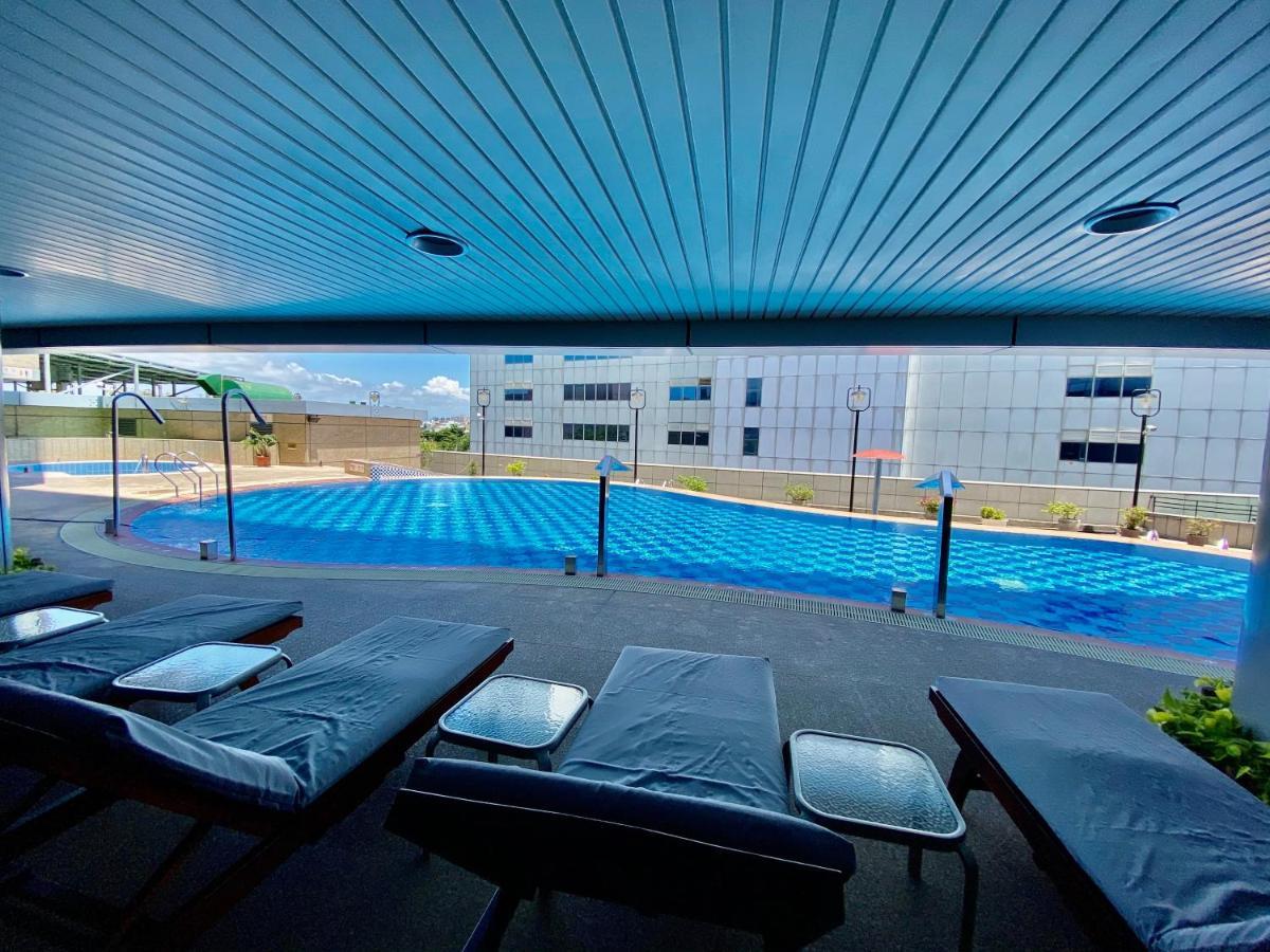เอเวอร์กรีน พลาซ่า โฮเต็ล Hotel ไถหนาน ภายนอก รูปภาพ Swimming pool at the University of the Sunshine Coast
