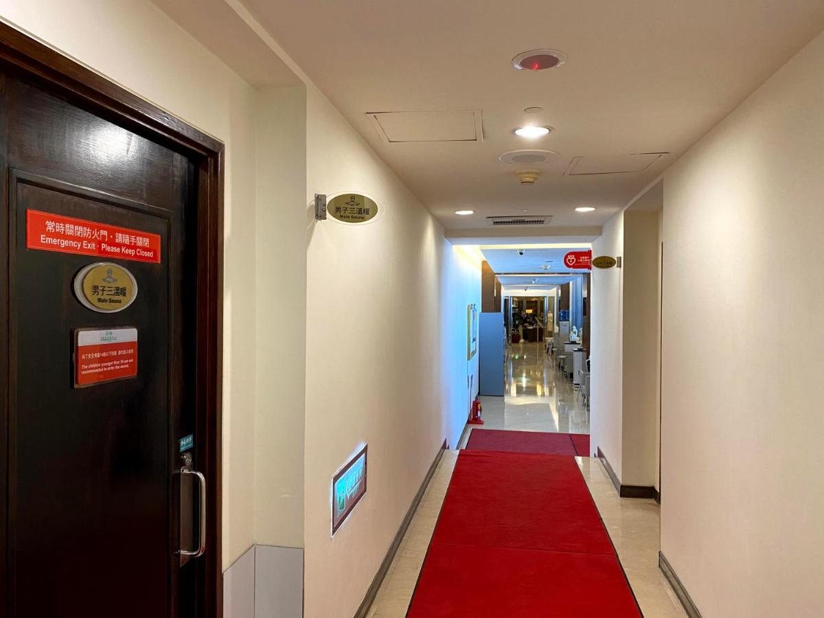 เอเวอร์กรีน พลาซ่า โฮเต็ล Hotel ไถหนาน ภายนอก รูปภาพ A corridor in the hotel