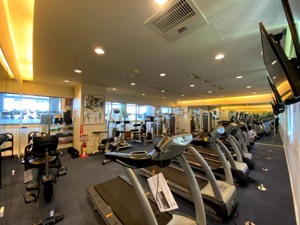 เอเวอร์กรีน พลาซ่า โฮเต็ล Hotel ไถหนาน ภายนอก รูปภาพ The gym at the hotel